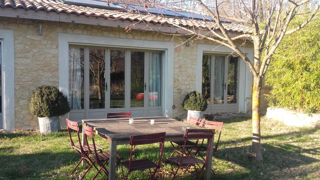 Domaine des Petits Cancets Hébergement de vacances LʼIsle-sur-la-Sorgue