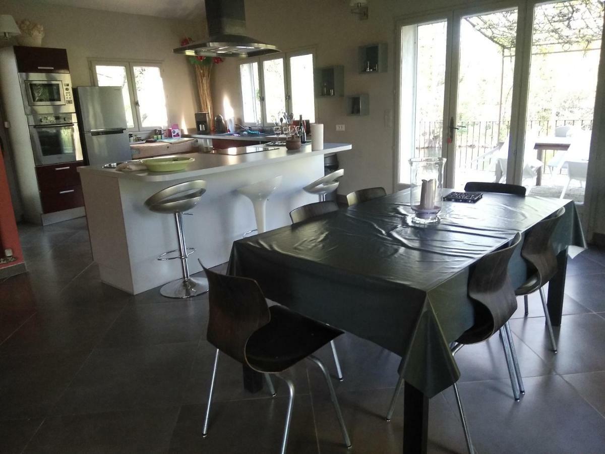 Domaine des Petits Cancets LʼIsle-sur-la-Sorgue